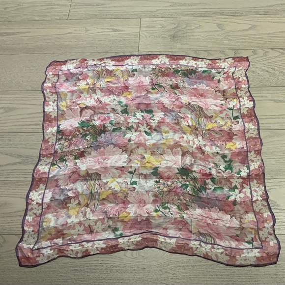 Beautiful Vintage Silk Scarf - Picture 5 of 8